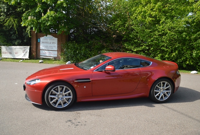 Aston Martin V8 Vantage 2012