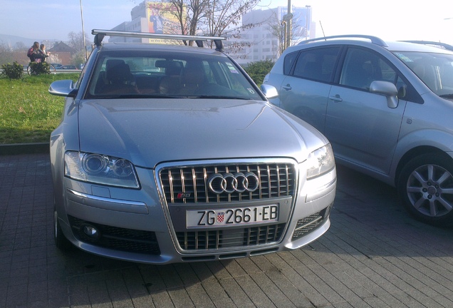 Audi S8 D3