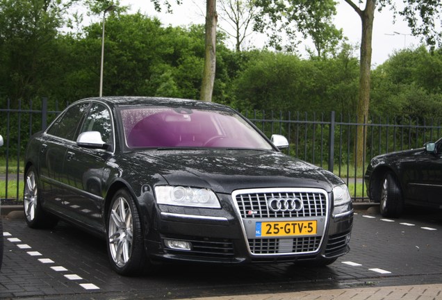 Audi S8 D3