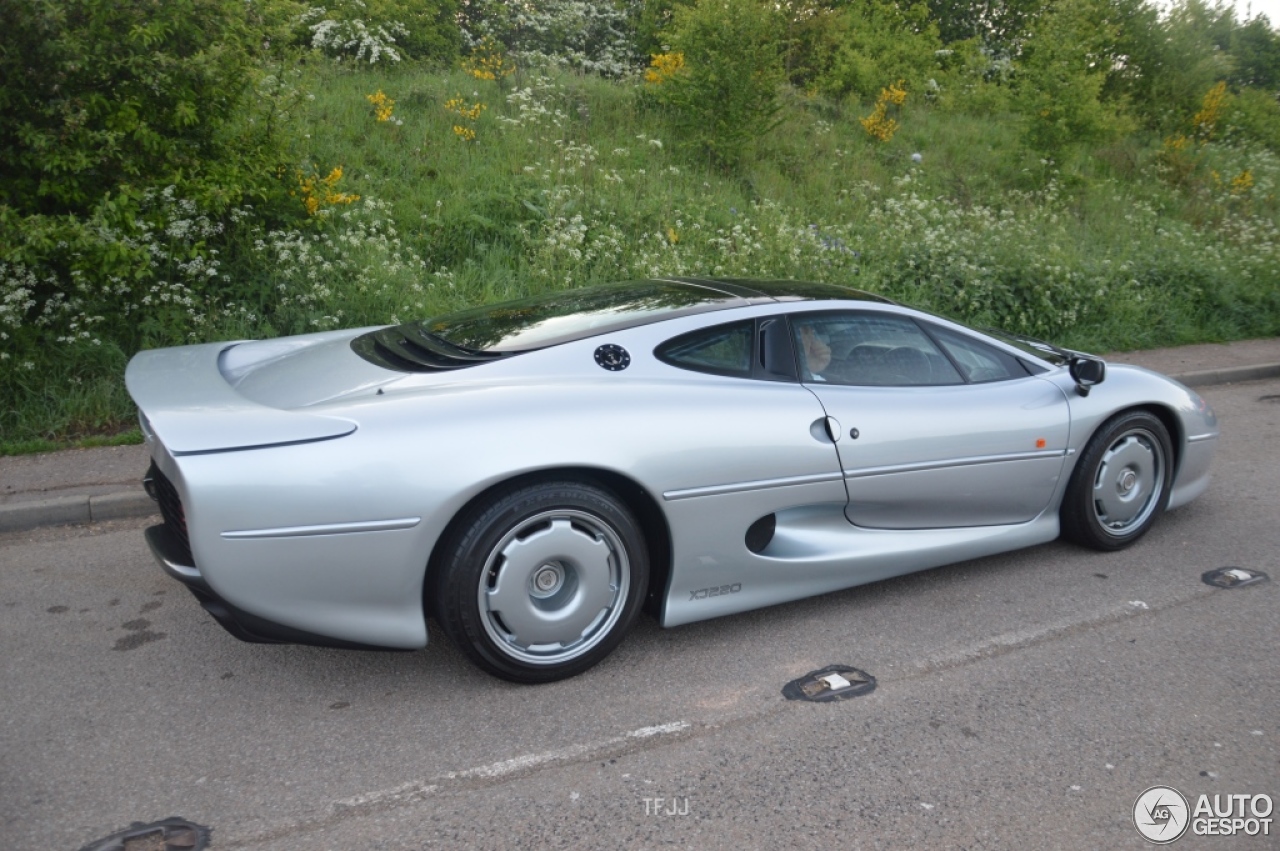 Jaguar XJ220