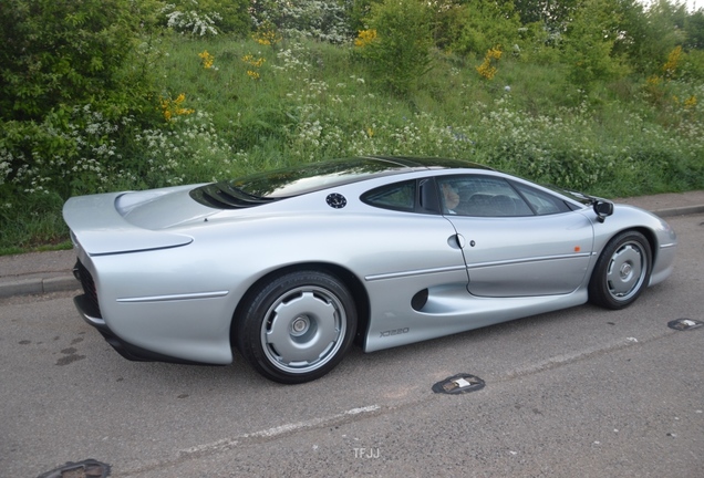 Jaguar XJ220