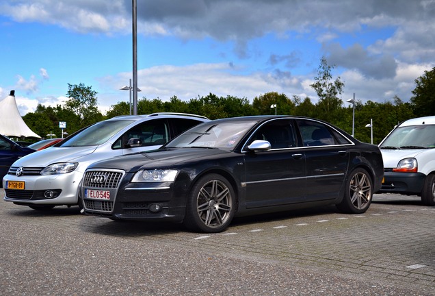 Audi S8 D3