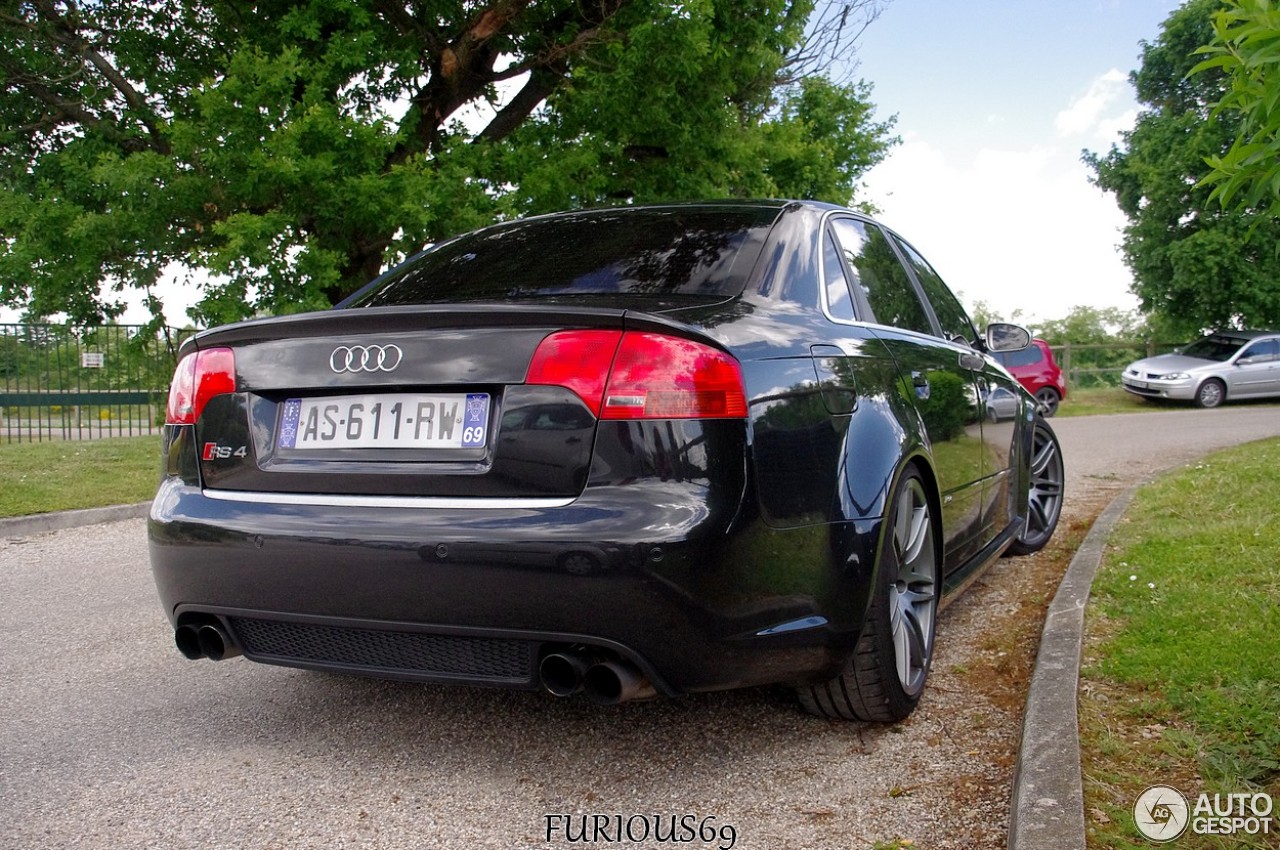 Audi RS4 Sedan