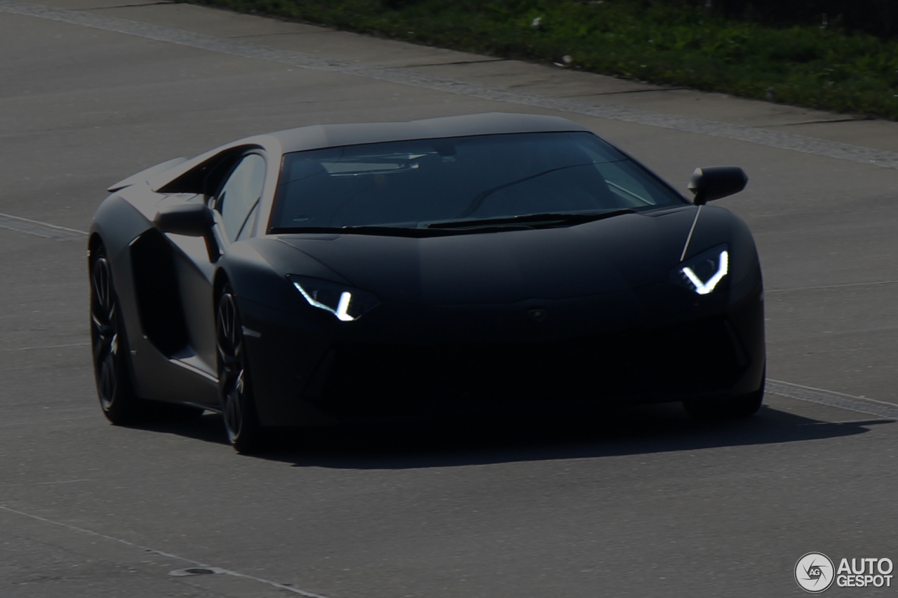 Lamborghini Aventador LP700-4