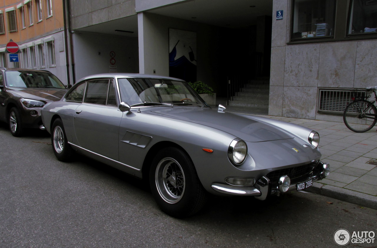 Ferrari 330 GT 2+2 Series II