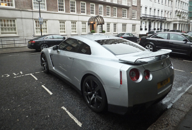 Nissan GT-R