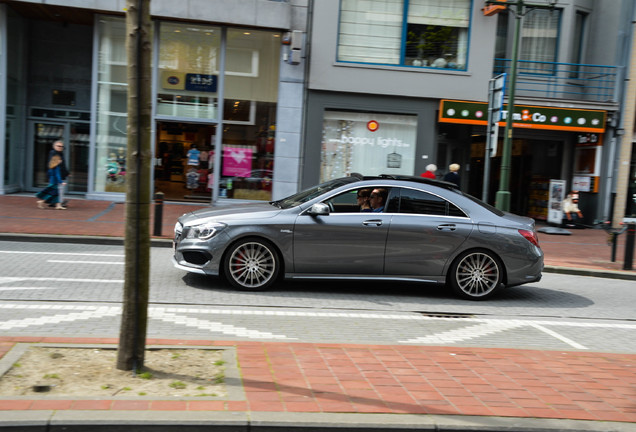 Mercedes-Benz CLA 45 AMG C117