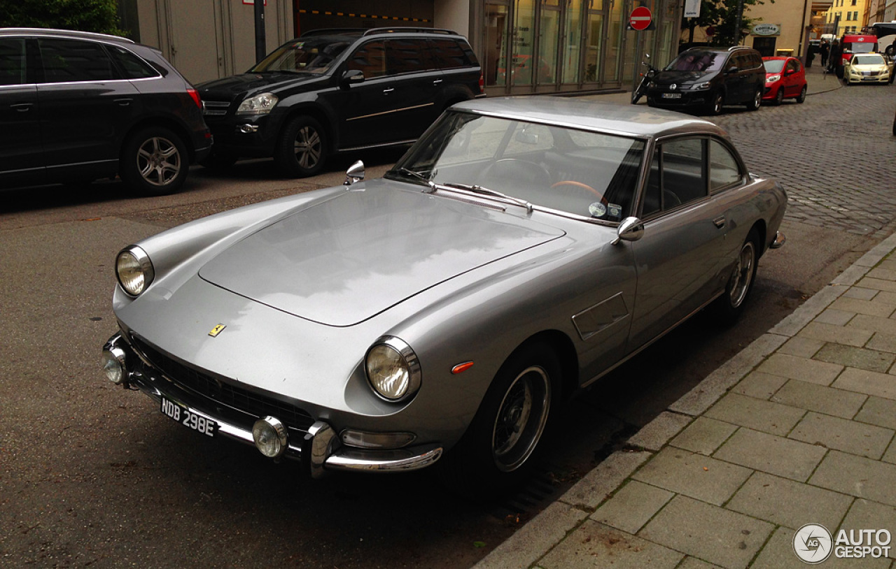 Ferrari 330 GT 2+2 Series II