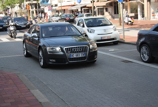 Audi S8 D3