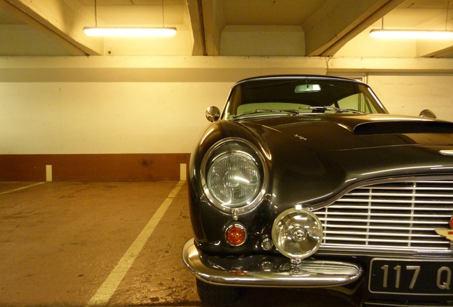 Aston Martin DB6 Vantage MKI