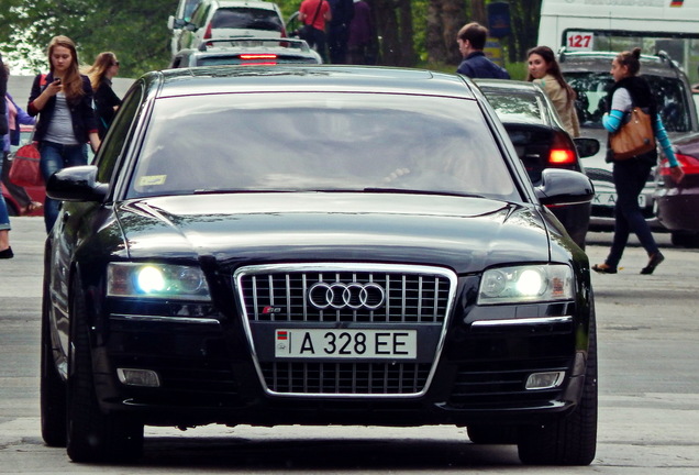 Audi S8 D3