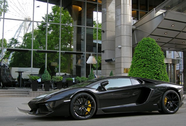 Lamborghini Aventador LP700-4 Roadster