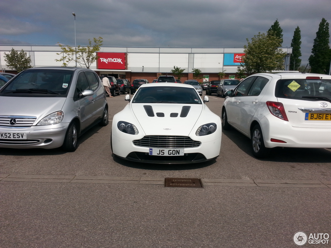 Aston Martin V12 Vantage