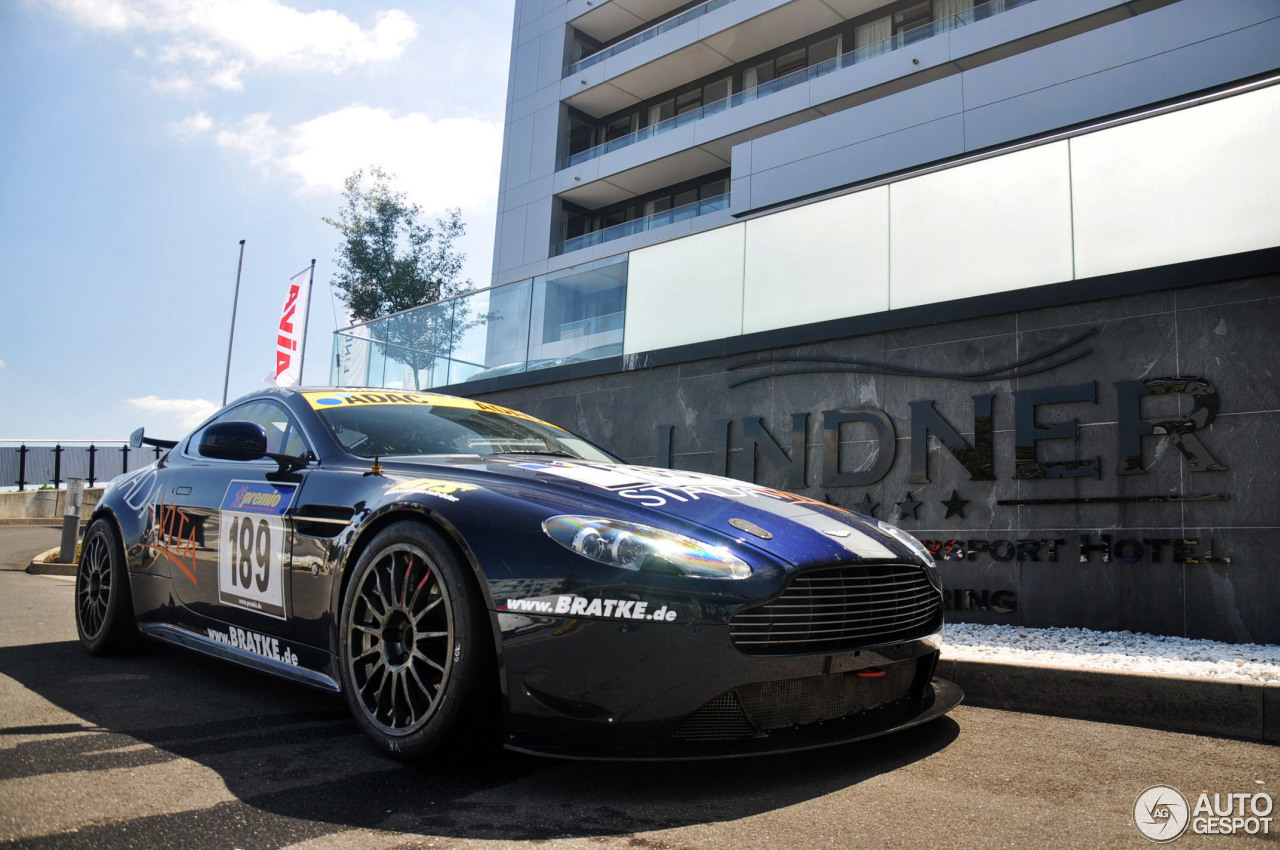 Aston Martin V8 Vantage GT4