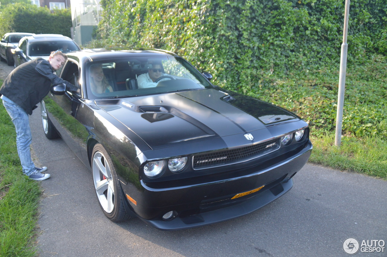 Dodge Challenger SRT-8