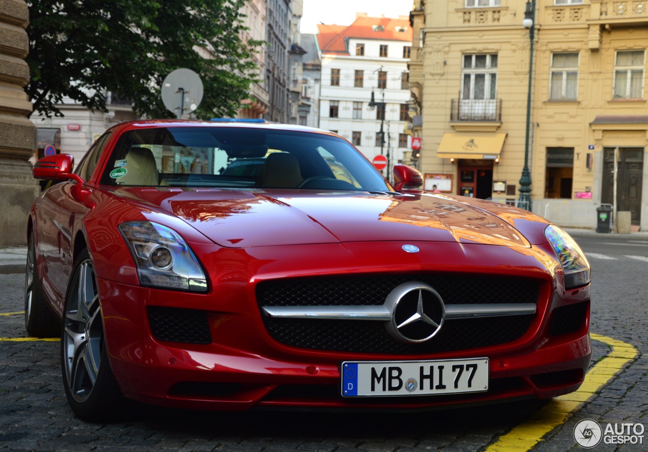 Mercedes-Benz SLS AMG