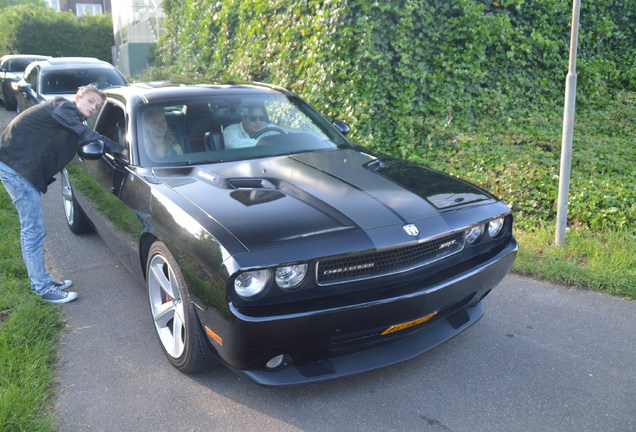 Dodge Challenger SRT-8