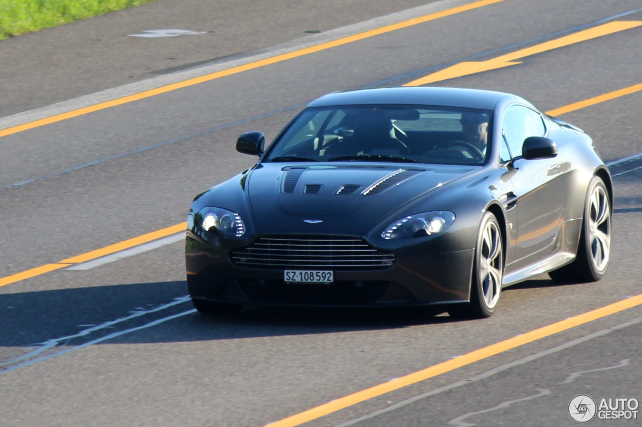 Aston Martin V12 Vantage