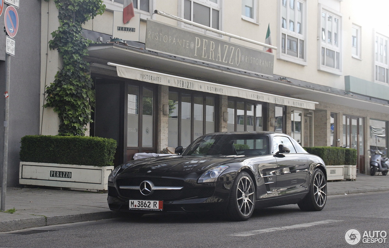 Mercedes-Benz SLS AMG