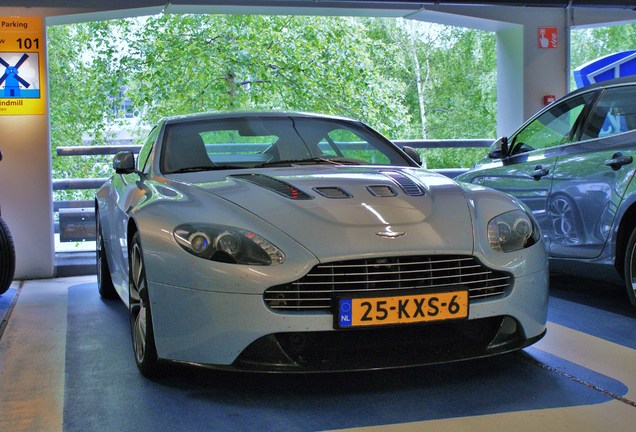 Aston Martin V12 Vantage