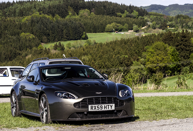 Aston Martin V12 Vantage