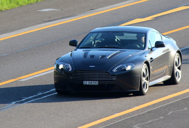 Aston Martin V12 Vantage