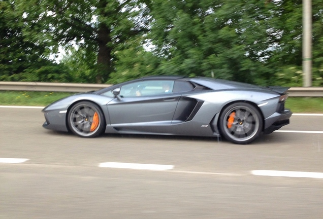 Lamborghini Aventador LP700-4 Roadster