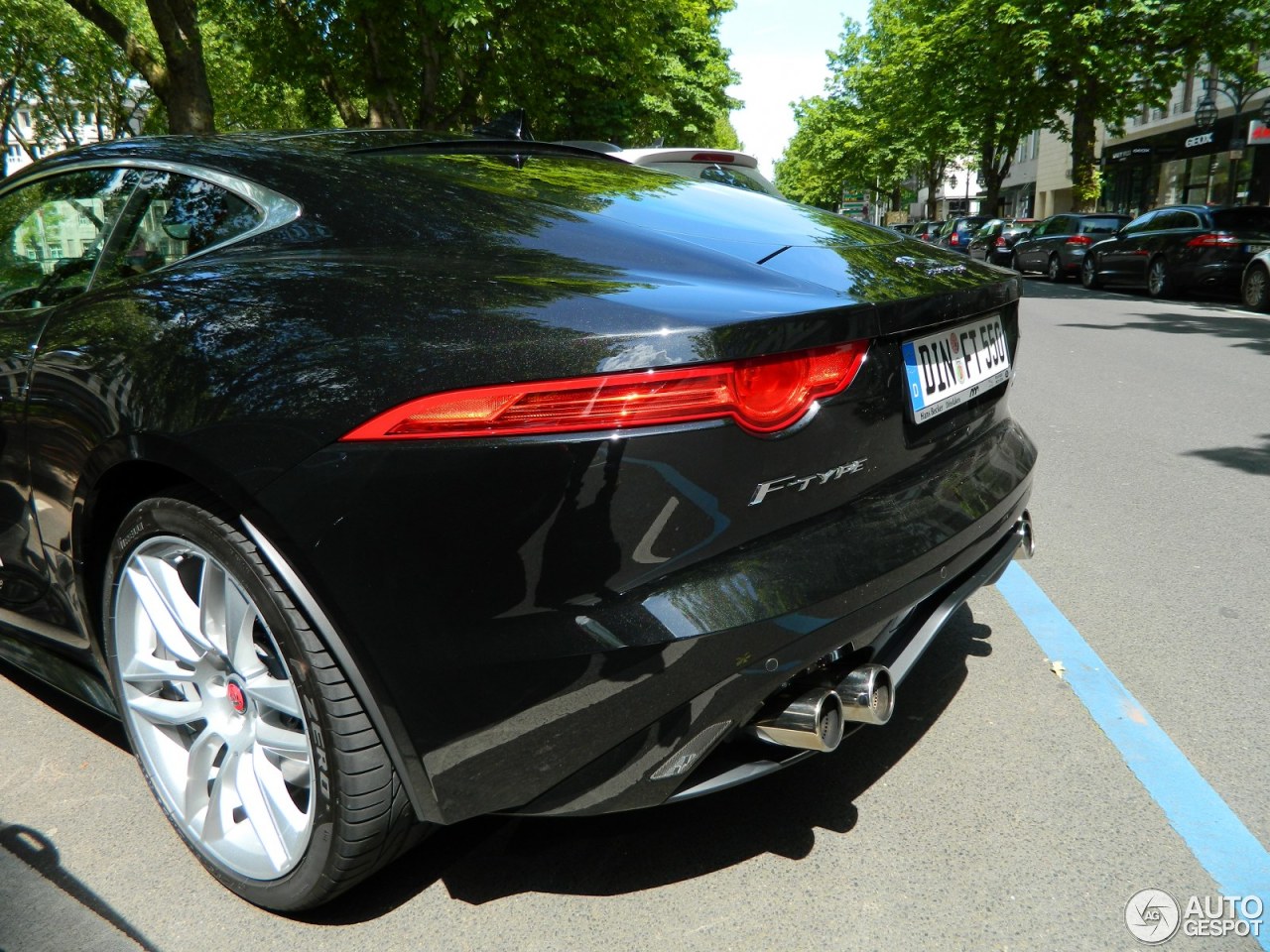 Jaguar F-TYPE R Coupé