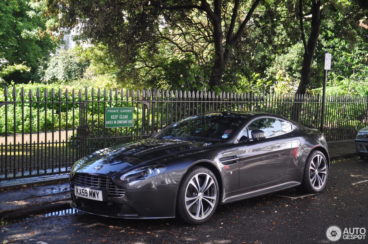 Aston Martin V12 Vantage