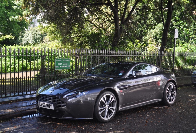 Aston Martin V12 Vantage