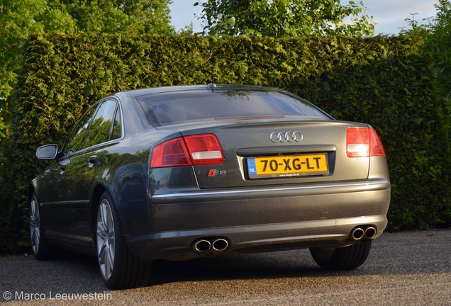 Audi S8 D3