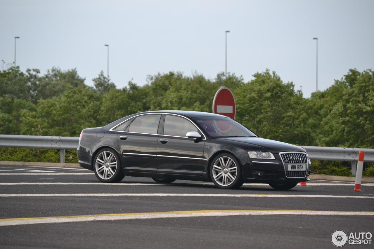 Audi S8 D3