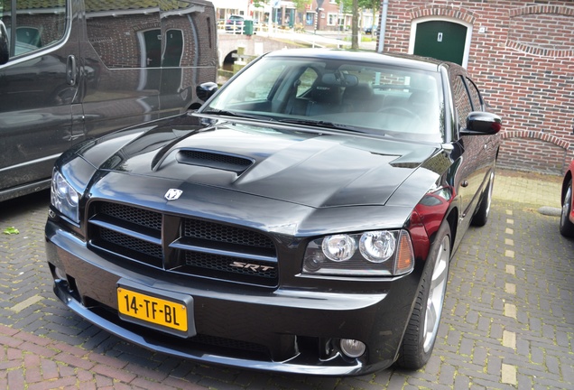 Dodge Charger SRT-8