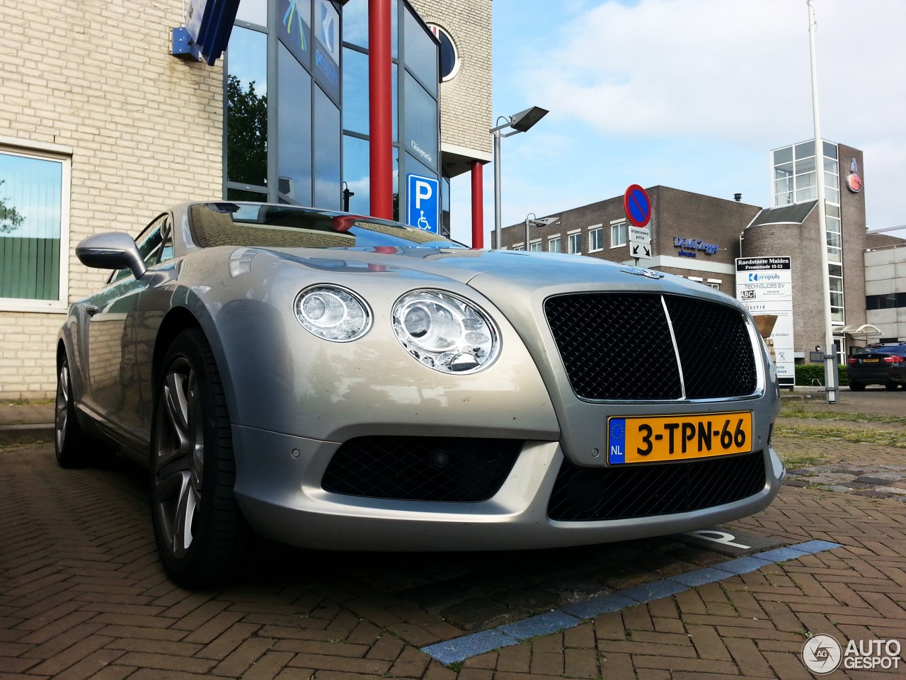 Bentley Continental GT V8