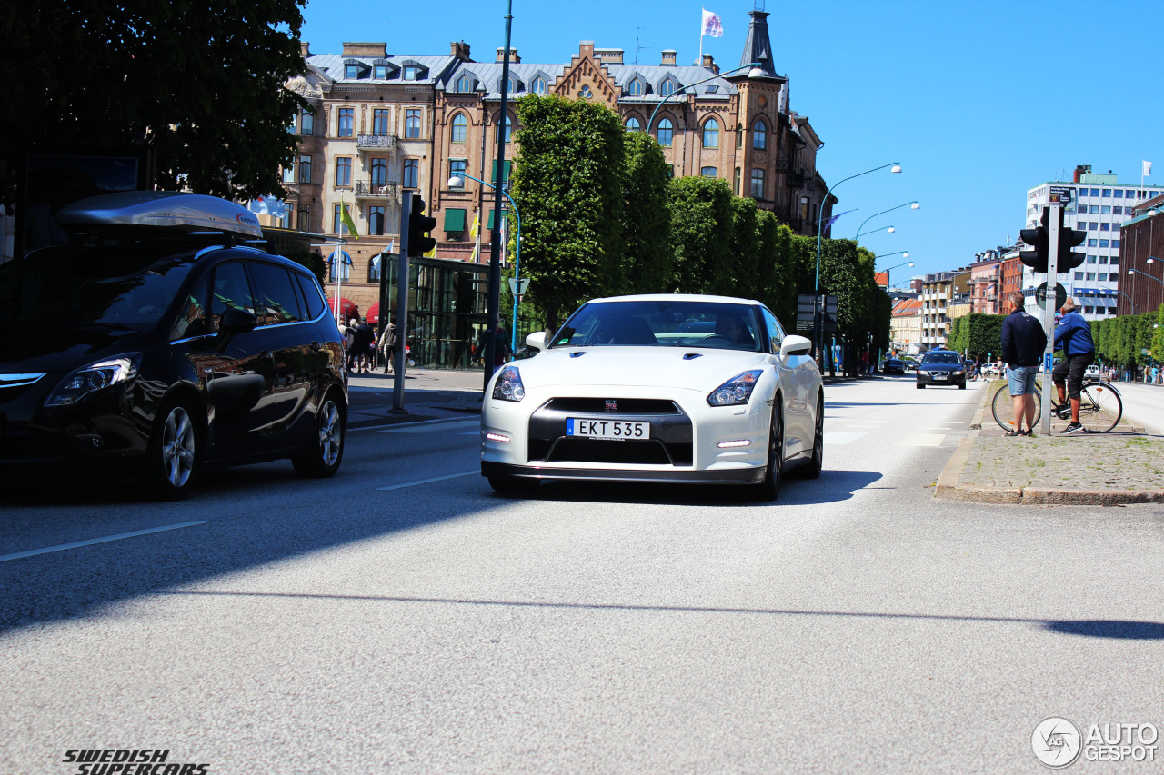 Nissan GT-R 2012