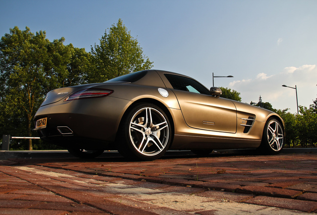 Mercedes-Benz SLS AMG