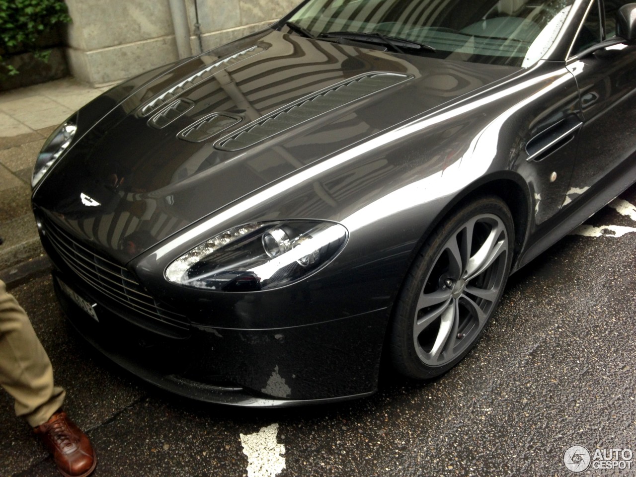 Aston Martin V12 Vantage