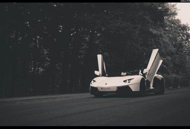 Lamborghini Aventador LP700-4 Roadster