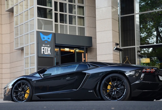 Lamborghini Aventador LP700-4 Roadster