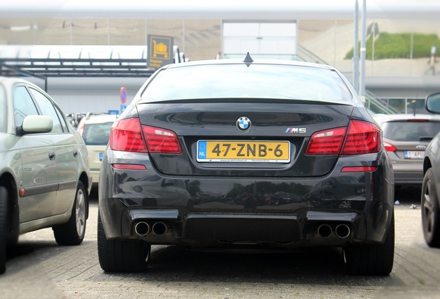 BMW M5 F10 2011