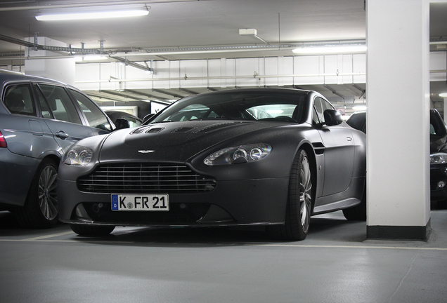 Aston Martin V12 Vantage