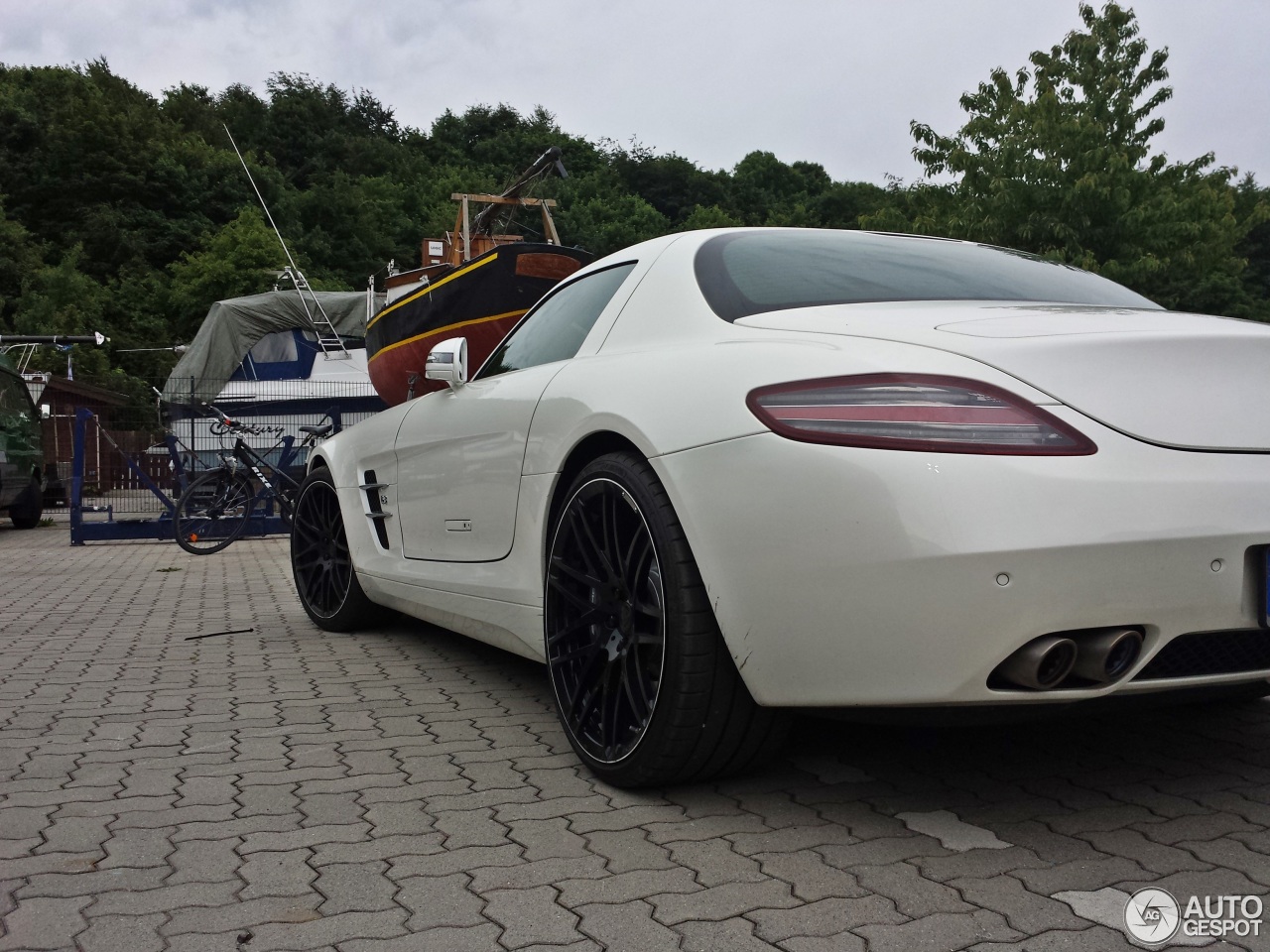 Mercedes-Benz SLS AMG