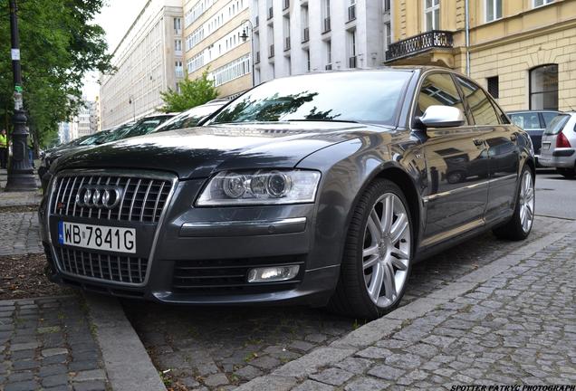 Audi S8 D3