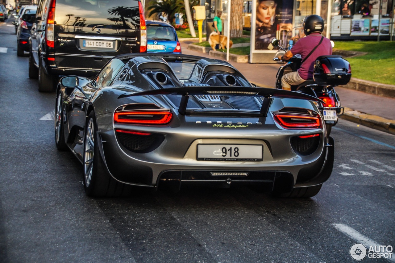 Porsche 918 Spyder Weissach Package