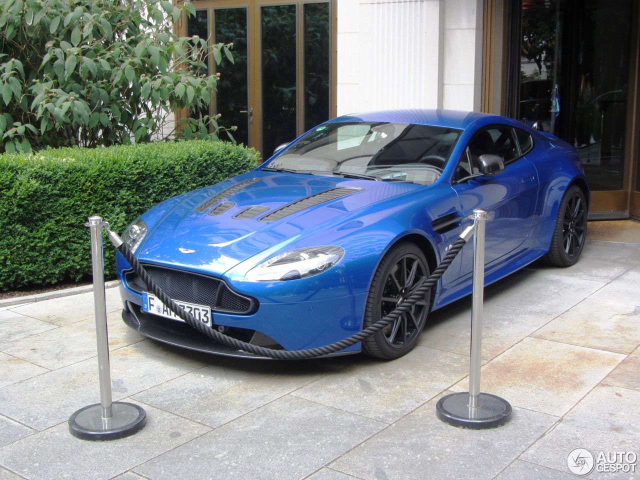 Aston Martin V12 Vantage S