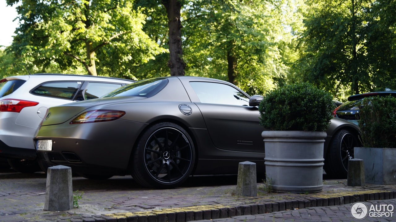 Mercedes-Benz SLS AMG