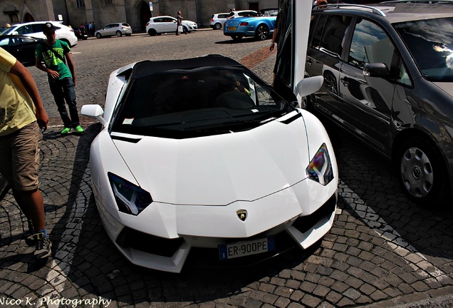 Lamborghini Aventador LP700-4 Roadster