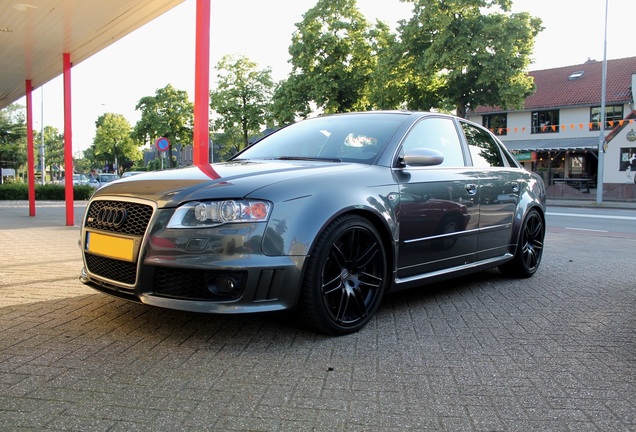 Audi RS4 Sedan