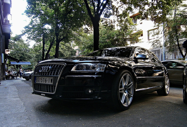 Audi S8 D3