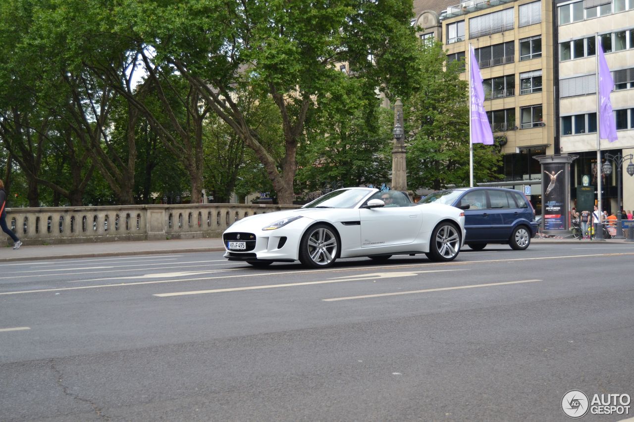 Jaguar F-TYPE S V8 Convertible